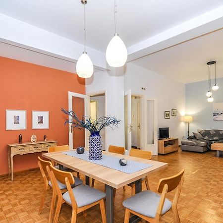 The Elegant. Spacious City Center Apartment. Heraklion  ภายนอก รูปภาพ