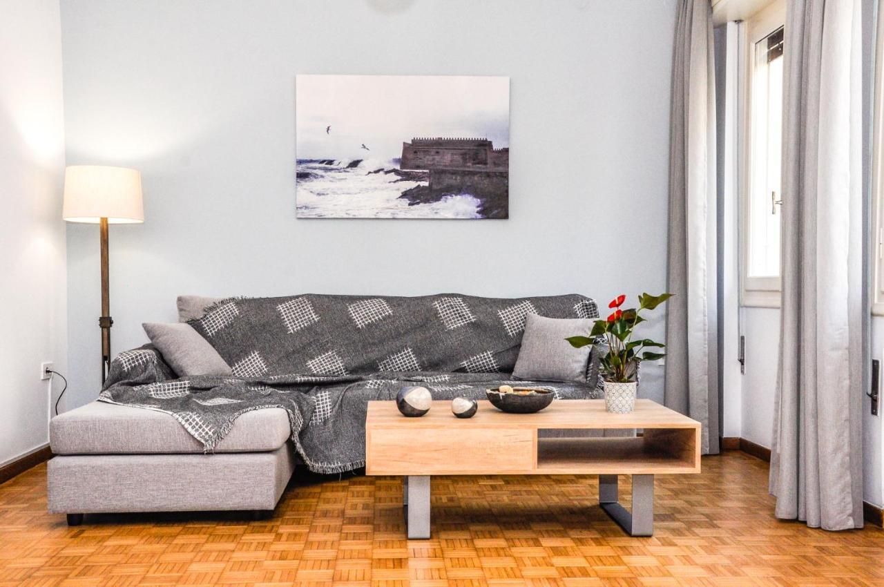 The Elegant. Spacious City Center Apartment. Heraklion  ภายนอก รูปภาพ